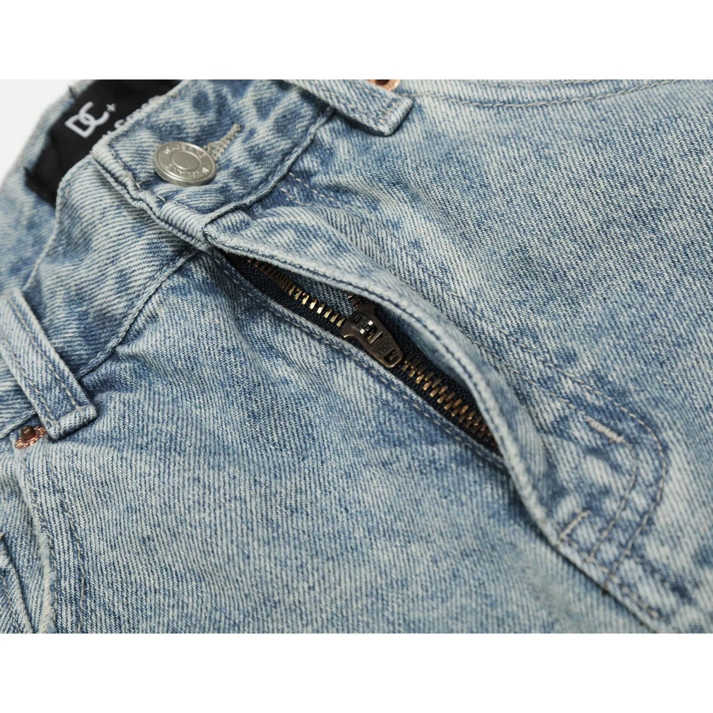 Fashion sports loose shorts