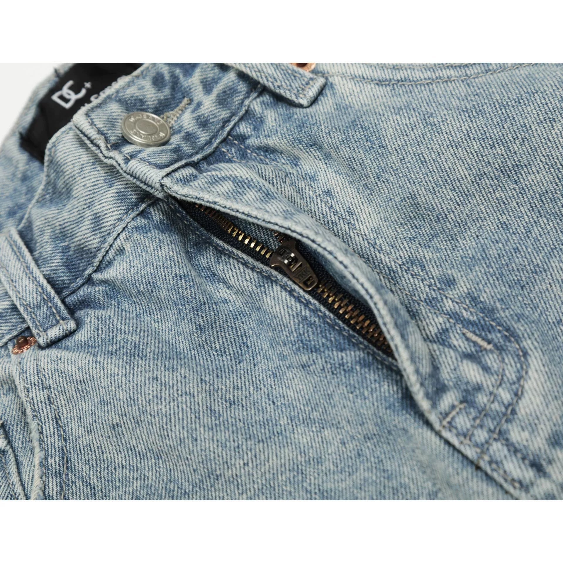 Fashion sports loose shorts