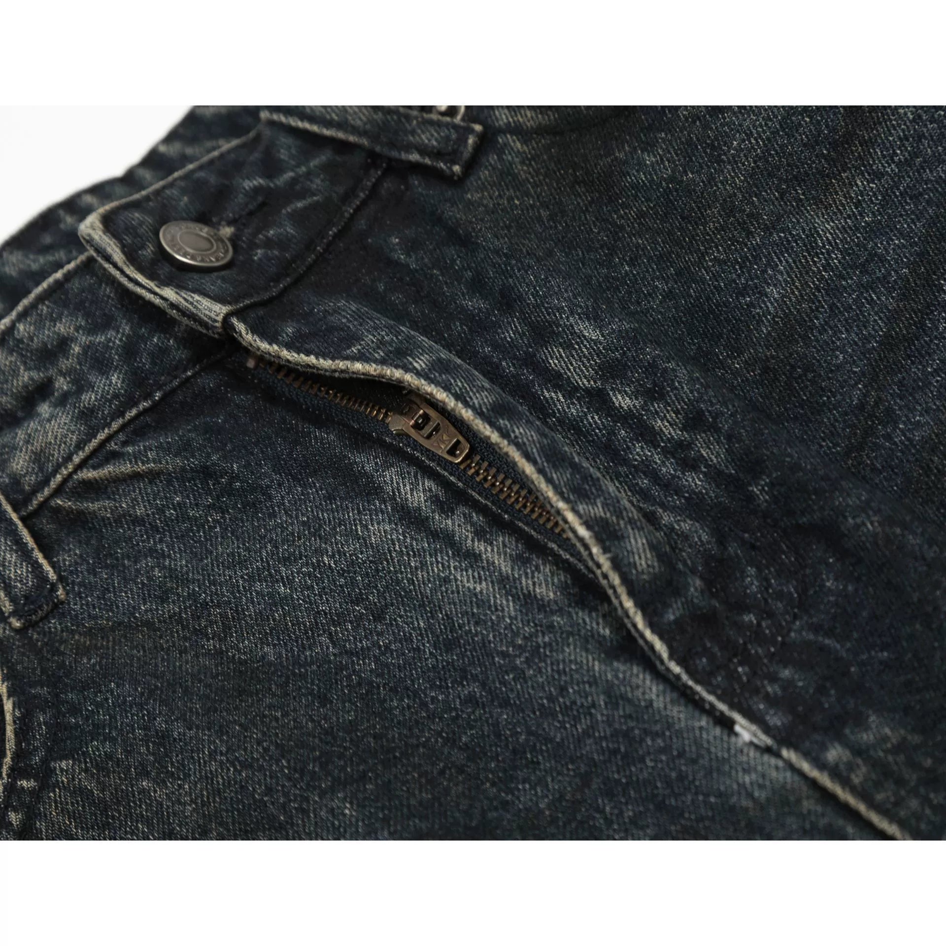 Fashion sports loose shorts