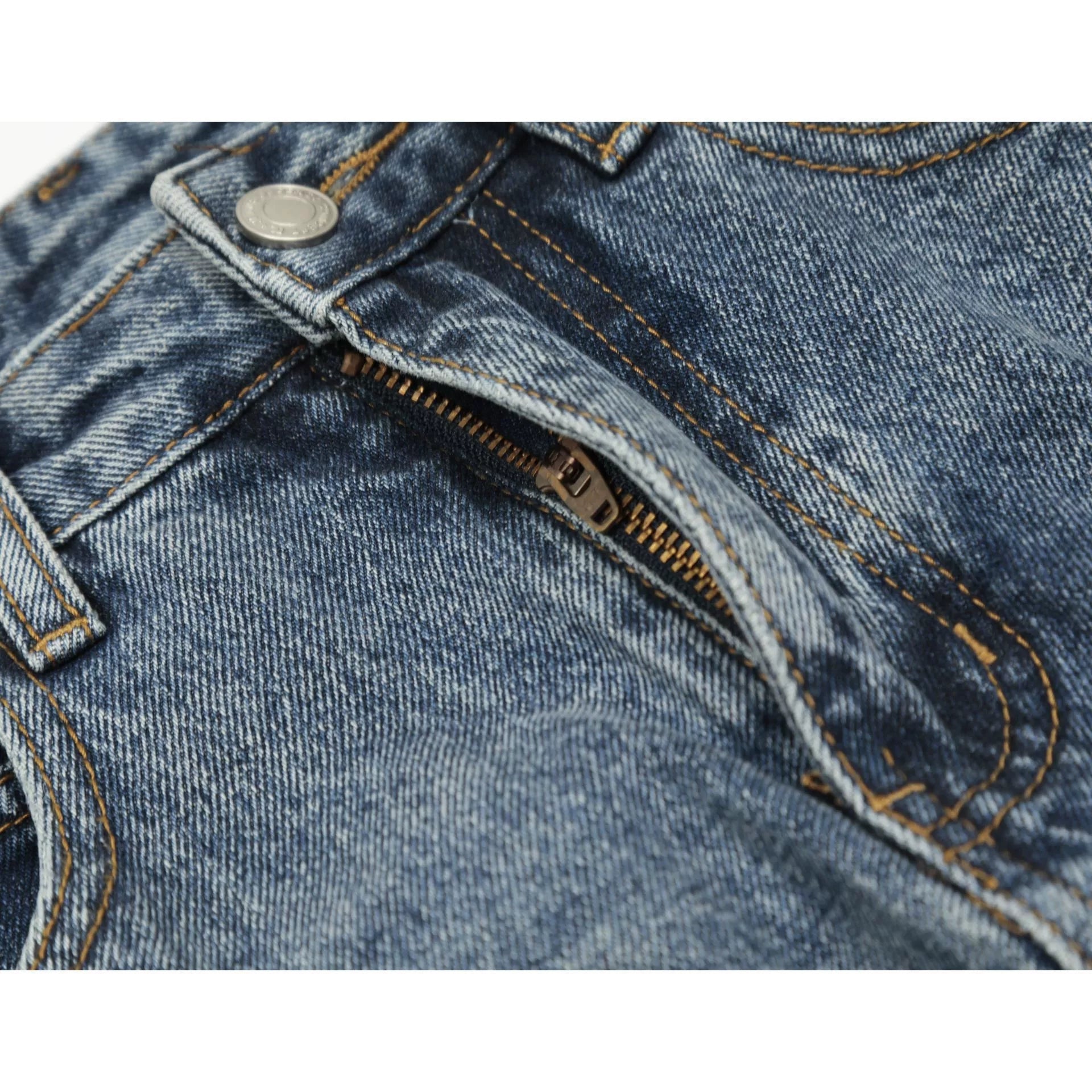 Fashion sports loose shorts